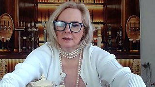 Cute amateur brunette naughty in solo jerking show on camera
