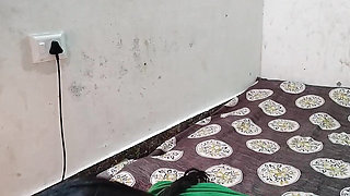 Desi aunty ko nanga kar diya paani paani nikala