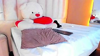 amateur bantikgirl flashing ass on live webcam