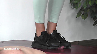 While Nomi Is on the Phone, the Slave Has an Orgasm