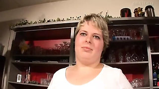 With her wet pussy this BBW milf of German descent shows herself enjoying with sex toys in her pussy