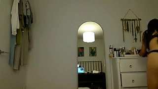 Big boob brunette masturbates on webcam