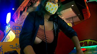 Slutty amateur flashing her big boobs in the backseat