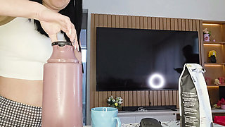 Hot Wife Seduces Delivery Guy While Husband Watches Everything