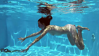 Hot mixed race teen Fernanda Releve swimming naked