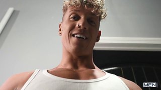 Twink feels the whole cock in his tiny ass for full anal romance