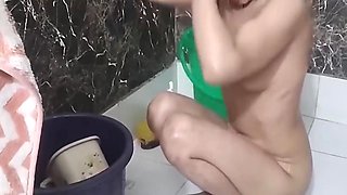 Li Ya - Stepsister In Law Ka Big Bobs Bathroom Me Dekh