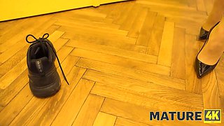 Mature4k. smokins his dick