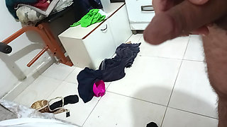 DOGGYSTYLE FUCKING HARD UNTIL SHE SQUIRTS A LOT OF CREAMPIE IN HER BIG ASS