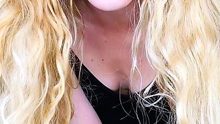 amateur blonde solo webcam