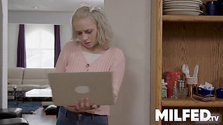Codey Steele & girlfriend sneakily give Grandma Wants a pussy licking and rimjob