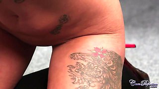 Tanned MILF gets huge facial