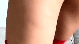 Amateur MILF in sexy stockings masturbates