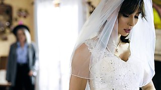 Cute brunette amateur teen masturbates on webcam