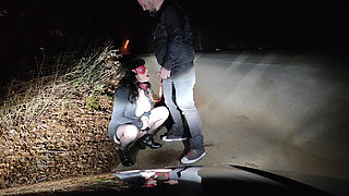 Slutmomhappiness Breaks Boundaries in Outdoor Pissing