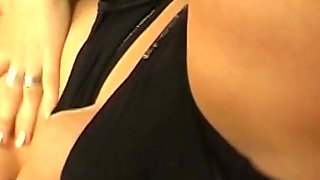 I hunt my cunt - 18yo girl Nicole rubbing one out in a gym