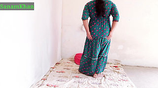 Pakistani Solo Aunty Enjoy with Toy
