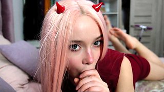 Horny amateur web cam teen girl takes a toy deep inside