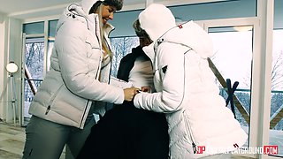 Sporty Outdoor Threesome with Nikky Dream
