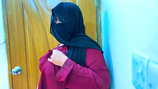 Egyptian Hot Maid Gets Super Horny & Start Masturbat in Office Room & Boss Start Handjob by Saw Her