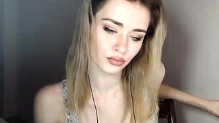 Hot amateur webcam teen masturbates for their fans