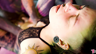 Hippie Teen Gets Anal Fucked and Cums on Big Cock