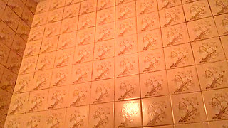 Naked babe in the bathroom