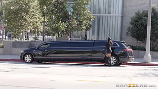 Brazzers - Hot Czech August Taylor Gives Outdoor Blowjob & Reverse Cowgirl Sex to Passenger Johnny