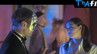 Anamaria Vartolomei Bootie, Titties Sequence in Reostat