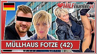 Lets Skinny Vicky Hundt Suck His Dick Before The Fucking