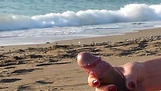 Beach Handjob: Beauty in Bikini Makes Him Get a Huge Cumshot at the Beach