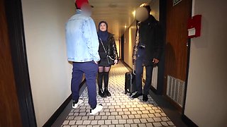 Arabic babe is ready to give her for a stranger's help in the airport
