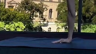 Solo public yoga