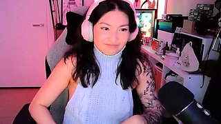 Tattoed Amateur Webcam Girl Hot Dildo Action Masturbation