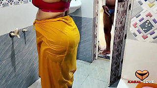 Indian House Wife Bathing with Sex BBW