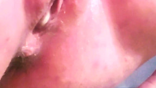 Musclemommy is fucking and squirting horny again in the morning