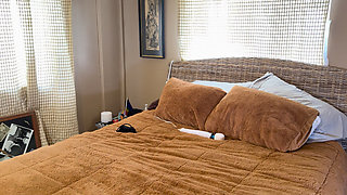 Suzy Wylde Wants To Teach You How To Open Your Throat