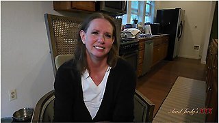 Aunt Judys In Judys Xxx - Busty Mature Amateur Autumn Fucks The Delivery Guy