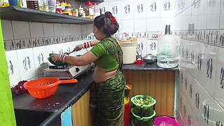 Bihari Hot Saree Wali Bhabhi Fucking with Her Devar in Kitchen Room