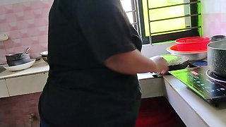 Egyptian Beautiful Friend's Wife Fucked By Husband's Friend in kitchen When she Cooking & Seduce him