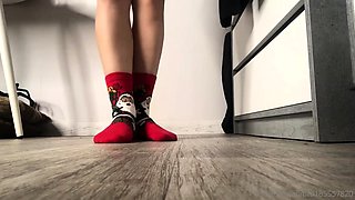 Maitresse Madelines solo foot fetish POV