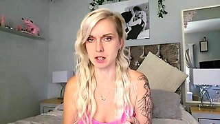 Blonde tight pussy babe solo toy fun in glamour masturbation