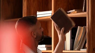 Hustler-Syren De Mer Crazy Fucking MILF Maids