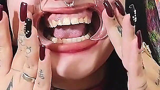 Bimbo Curvy Girl Mouth Tongue Fetish