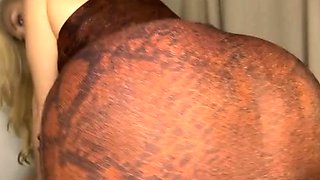 Dommelia Shiny Christmas Ass Tease