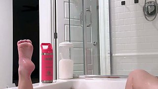 Alana Rose Pleasures Her Wet Pussy In Bathtub Onlyfans