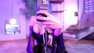 Big ass babe exposes her big boobs