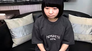 Japanese teen fingered in the clinic