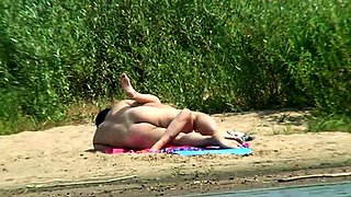 Beach voyeur finds a horny couple enjoying wild sex
