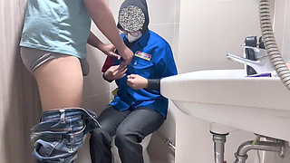 Blue Shop Employee Asks to Be Promoted to Superior